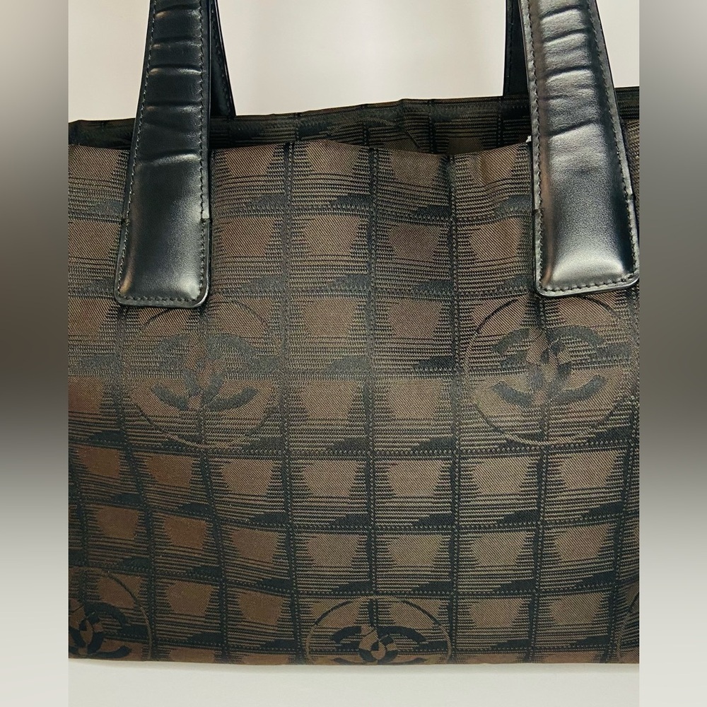 AUTHENTIC EUC CHANEL NEW TRAVEL LINE TOTE BAG - Picture 3 of 15